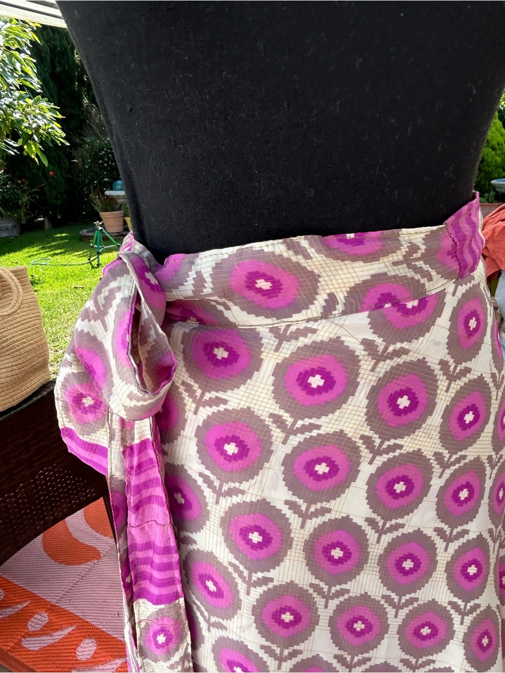 Beautiful 100% silk wrap skirt size M